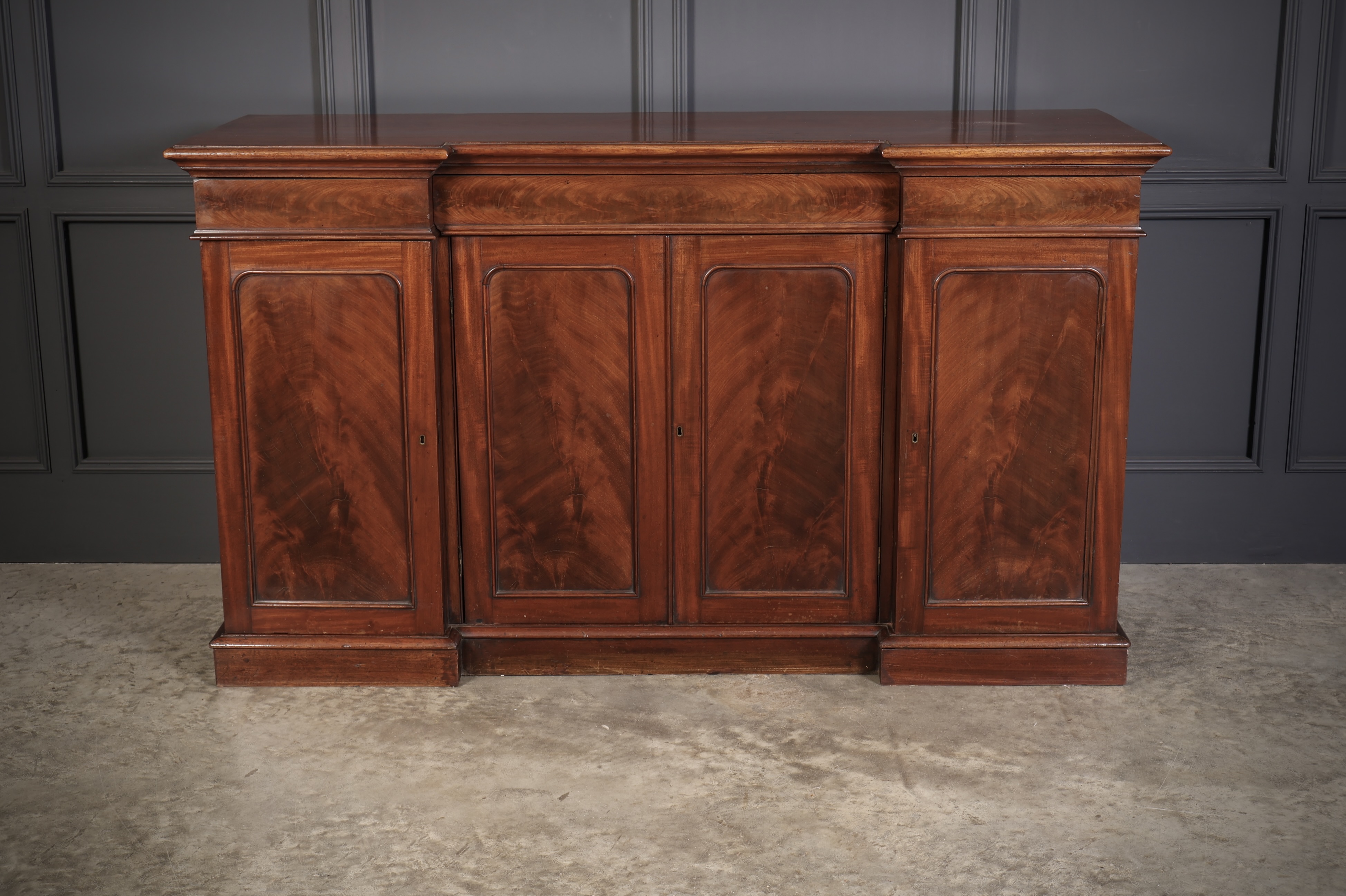 Victorian Mahogany 4 Door Sideboard - Image 3